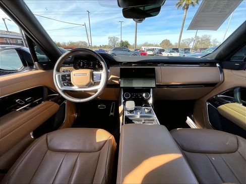 Used 2023 Land Rover Range Rover Long Wheelbase SE image 17