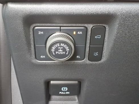 Certified 2025 Ford Expedition Tremor image 18