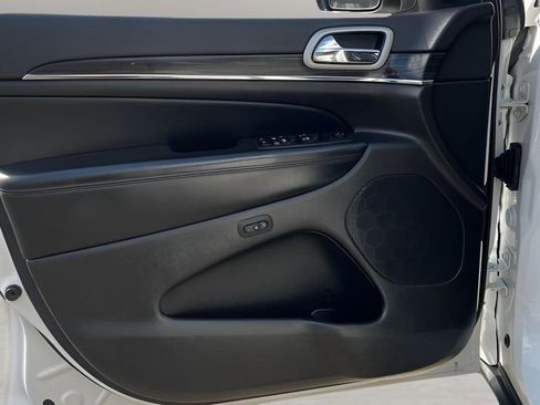 Used 2021 Jeep Grand Cherokee Limited image 17