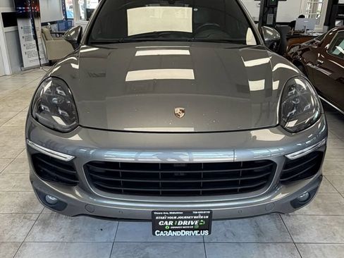 Used 2016 Porsche Cayenne AWD/4WD image 2