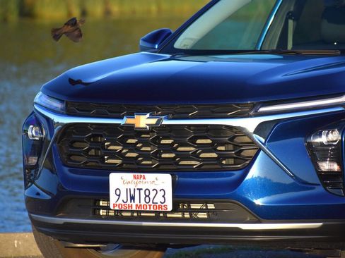 Used 2024 Chevrolet Trax LT w/ Sunroof Package FWD image 10