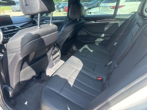 Used 2022 BMW 530i w/ Premium Package RWD image 10