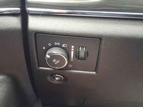 Used 2019 Jeep Grand Cherokee Limited AWD/4WD image 18