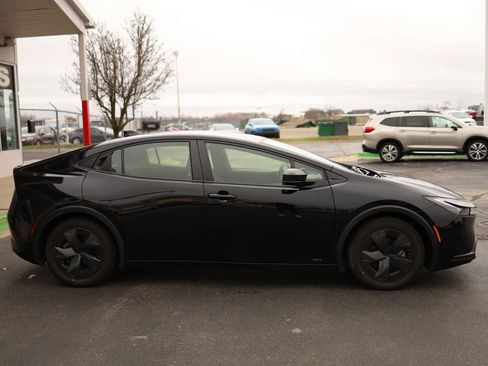 Used 2024 Toyota Prius LE image 4