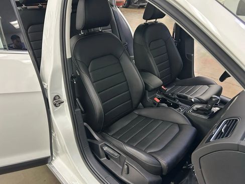 Used 2017 Volkswagen Golf Alltrack S image 10