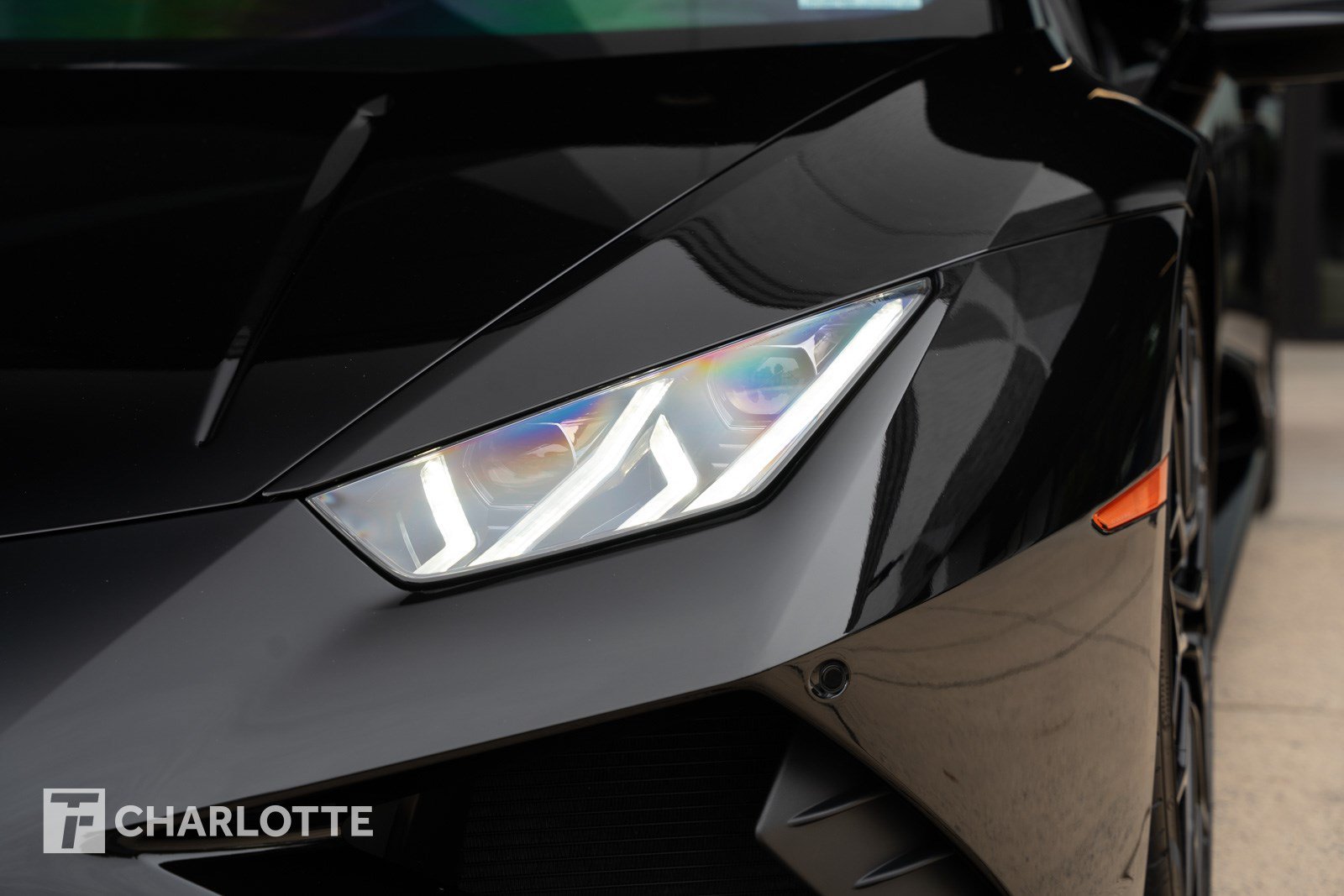 Used 2020 Lamborghini Huracan EVO RWD image 7