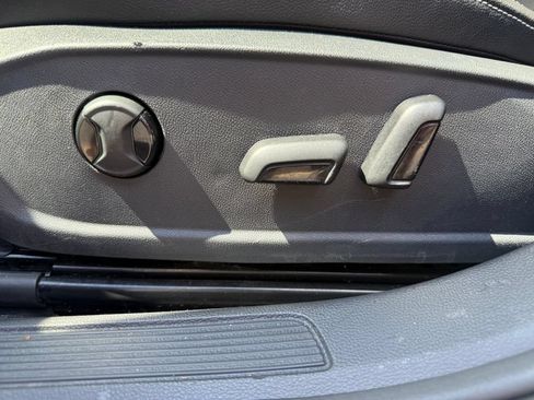 Used 2024 Volkswagen Jetta SE FWD image 10