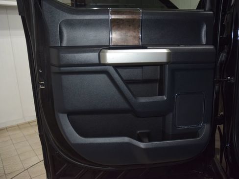 Used 2022 Ford F350 Lariat w/ Black Appearance Package AWD/4WD image 44