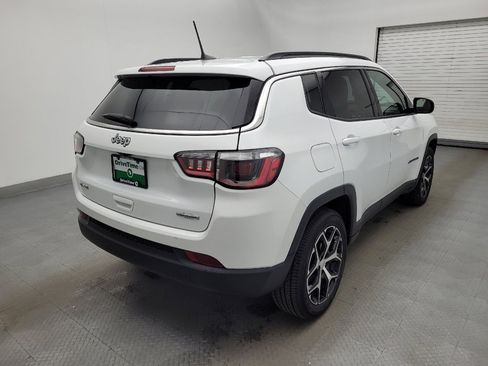 Used 2024 Jeep Compass Latitude image 9