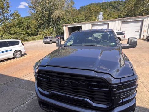 Used 2026 RAM 2500 Big Horn AWD/4WD image 3