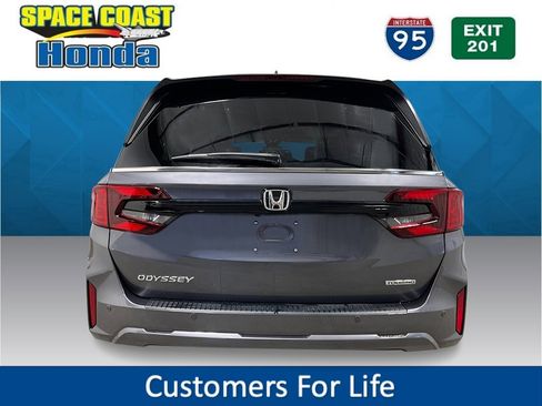 New 2026 Honda Odyssey Touring image 4