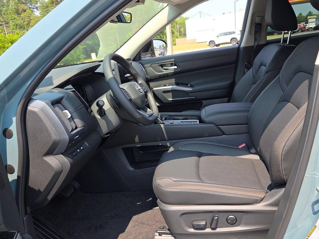 New 2026 Nissan Pathfinder SL w/ Cargo Package FWD image 3