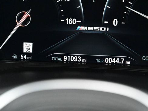 Used 2018 BMW M550i xDrive AWD/4WD image 27