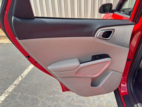 Used 2020 Kia Soul LX FWD image 33