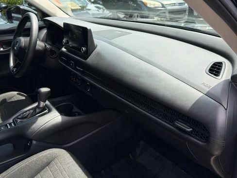 Used 2024 Honda HR-V LX image 19