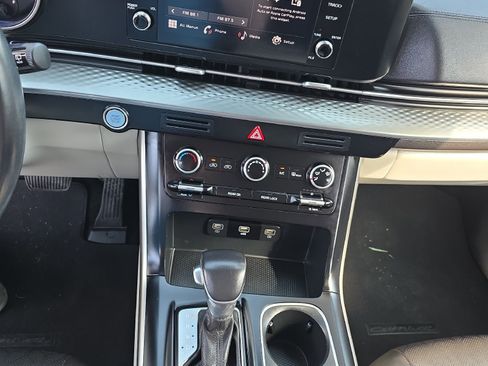 Used 2024 Kia Carnival LX FWD image 30
