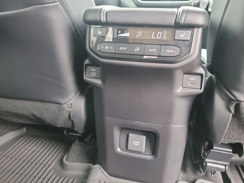 Certified 2024 Toyota Grand Highlander FWD image 38