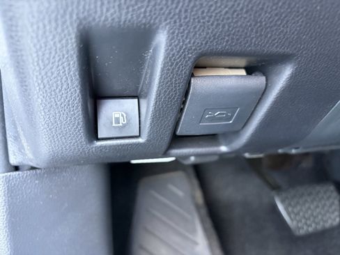 Used 2024 Toyota RAV4 LE AWD/4WD image 28