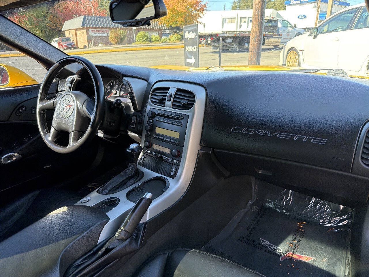 Used 2005 Chevrolet Corvette Coupe w/ Preferred Equipment Group RWD image 19