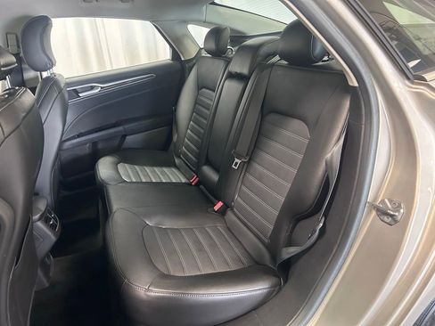 Used 2016 Ford Fusion SE w/ Equipment Group 202A FWD image 19