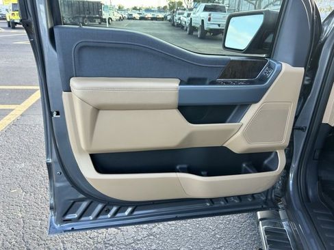 Used 2022 Ford F150 Lariat w/ Trailer Tow Package image 12