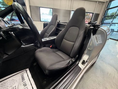 Used 2001 MAZDA MX-5 Miata RWD image 7