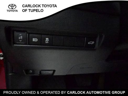 Used 2023 Toyota Venza LE image 17