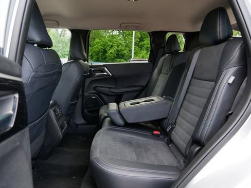 Used 2025 Mitsubishi Outlander SE AWD/4WD image 11