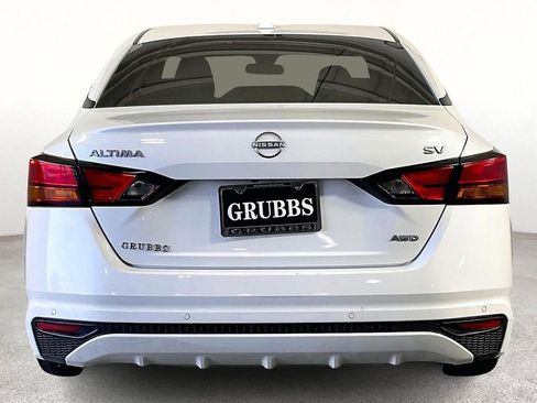 Used 2024 Nissan Altima 2.5 SV AWD/4WD image 6