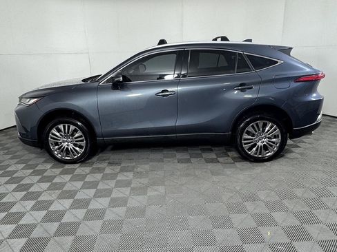 Used 2023 Toyota Venza Limited image 10