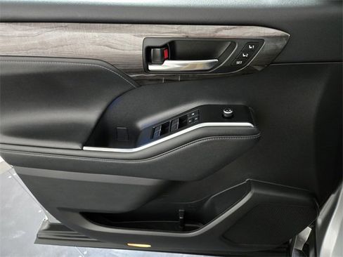 Used 2021 Toyota Highlander Platinum image 30