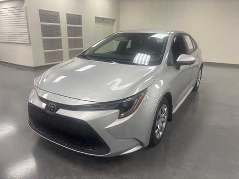 Certified 2021 Toyota Corolla LE image 3