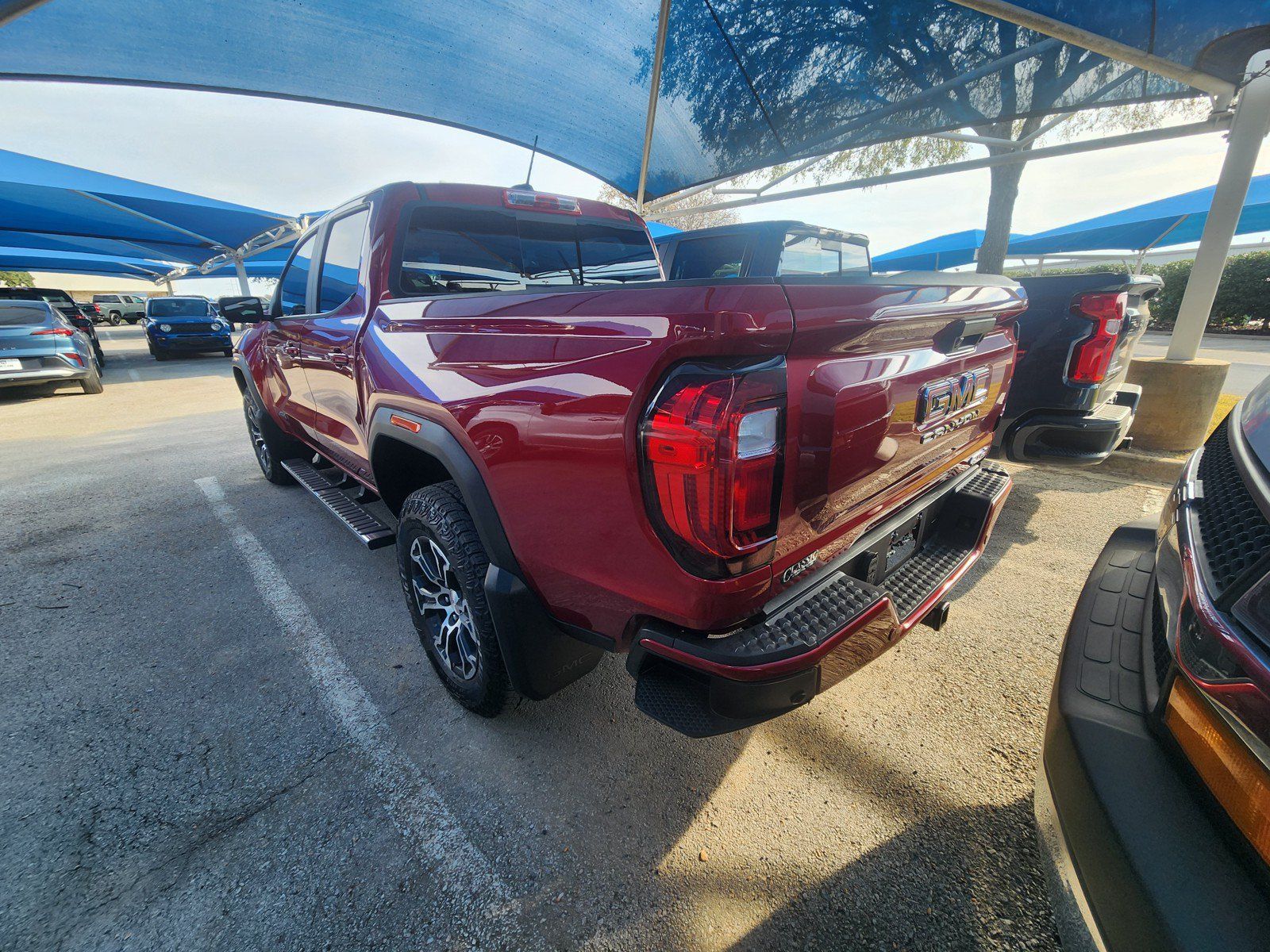 Used 2024 GMC Canyon AT4 w/ AT4 Premium Package AWD/4WD image 3