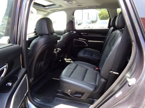 Used 2022 Kia Telluride EX w/ EX Premium Package image 17