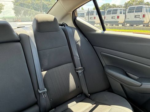 Used 2025 Nissan Altima 2.5 SV FWD image 32