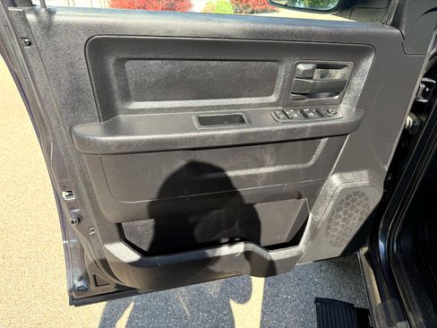 Used 2016 RAM 2500 Tradesman w/ Chrome Appearance Group image 12