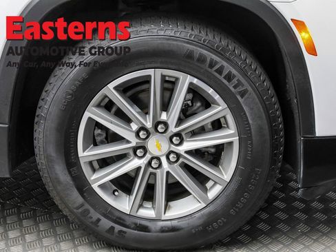 Used 2022 Chevrolet Traverse LT image 32