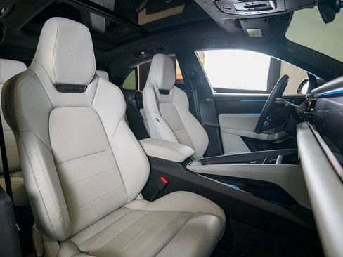 New 2025 Porsche Macan Turbo Electric AWD/4WD image 21