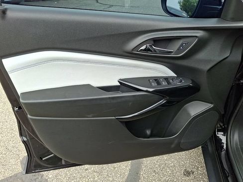 Used 2024 Chevrolet Trax LT FWD image 9