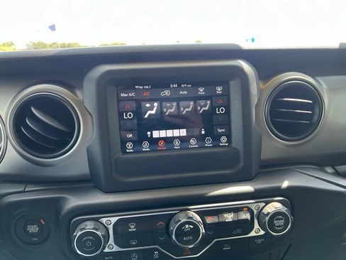 Used 2021 Jeep Wrangler Sport AWD/4WD image 10