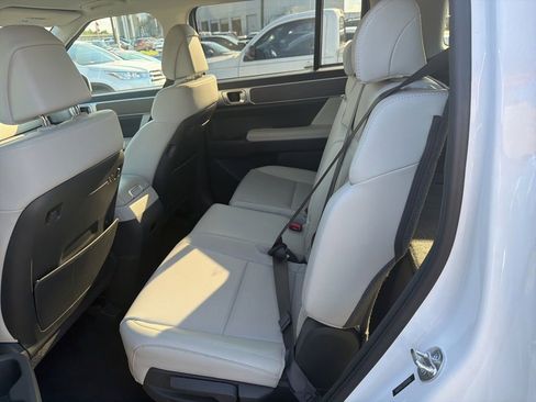 Used 2025 Hyundai Santa Fe SEL FWD image 3