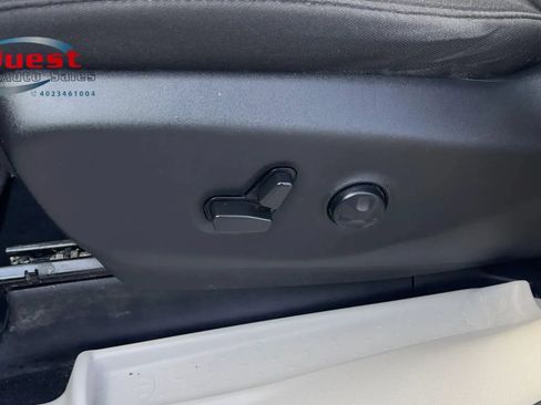 Used 2022 Chrysler Voyager LX FWD image 29
