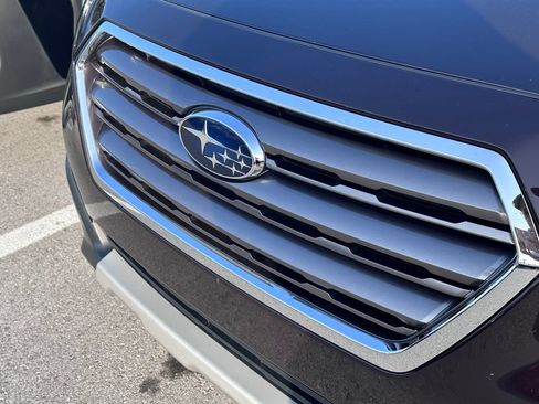 Used 2017 Subaru Outback 2.5i Touring w/ Popular Package #5A AWD/4WD image 4