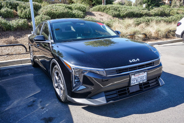 Certified 2025 Kia K4 FWD image 1