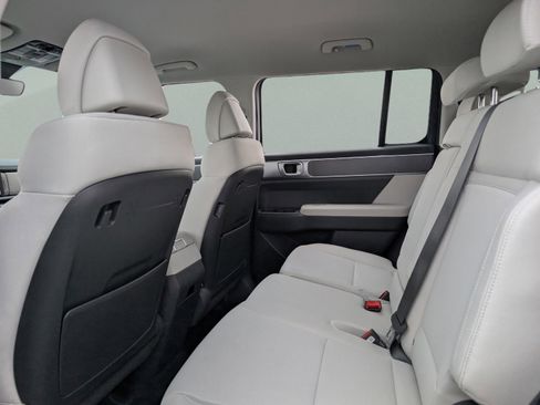 Used 2025 Hyundai Santa Fe SE AWD/4WD image 16