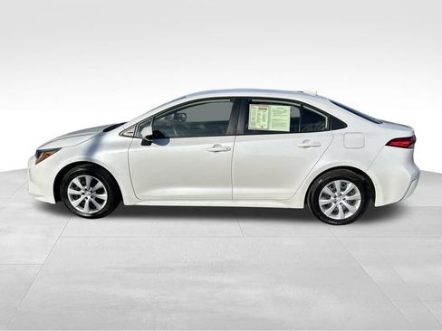 Certified 2022 Toyota Corolla LE image 2