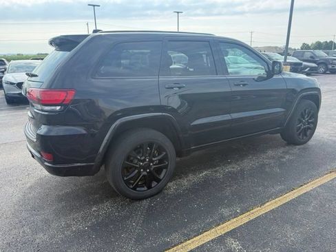Used 2020 Jeep Grand Cherokee Altitude AWD/4WD image 2