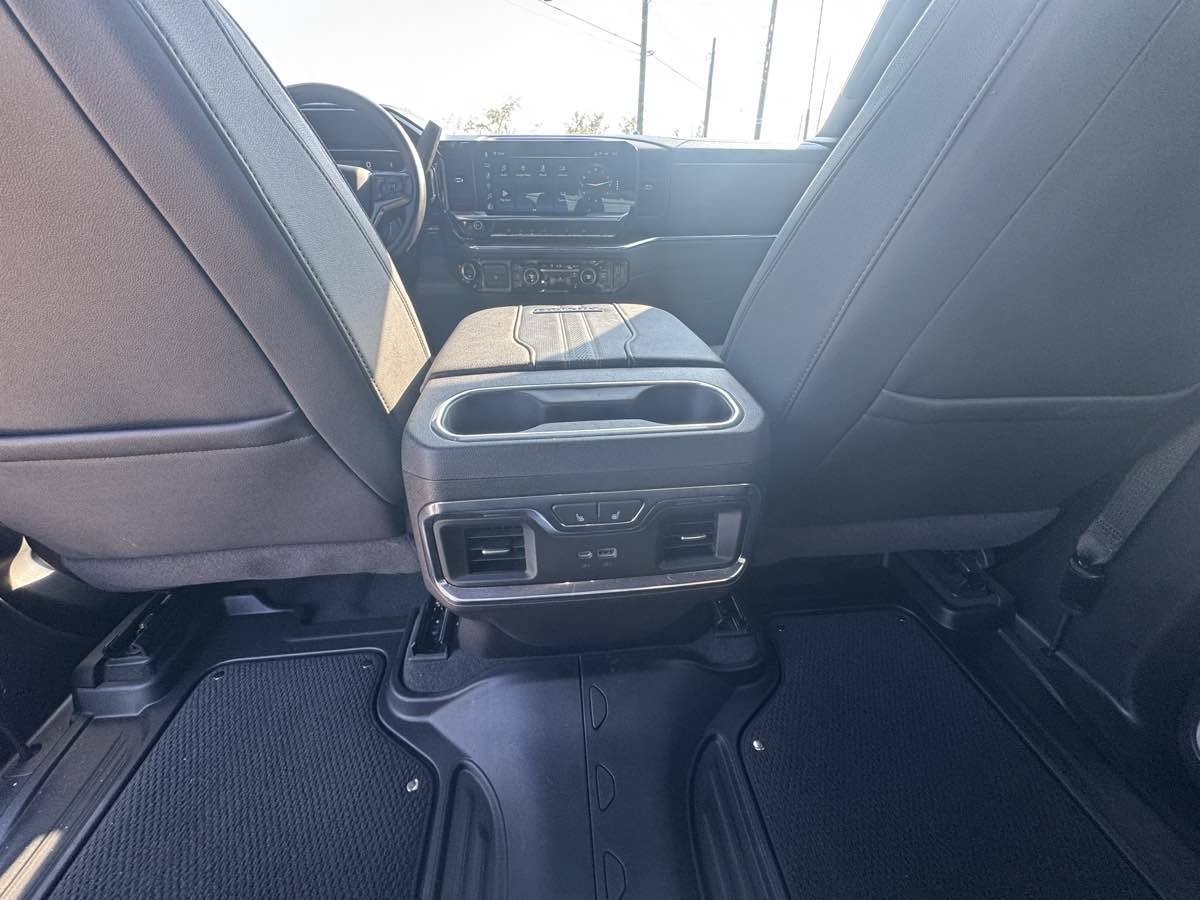 Used 2025 Chevrolet Silverado 3500 High Country w/ High Country Premium Package AWD/4WD image 30