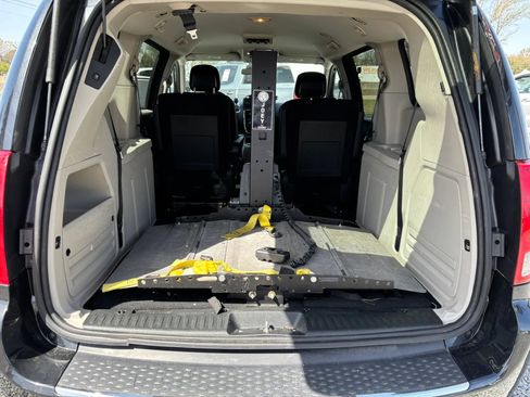 Used 2012 Dodge Grand Caravan SXT FWD image 13