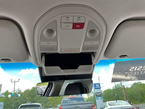 Used 2025 Genesis G70 2.5T image 47